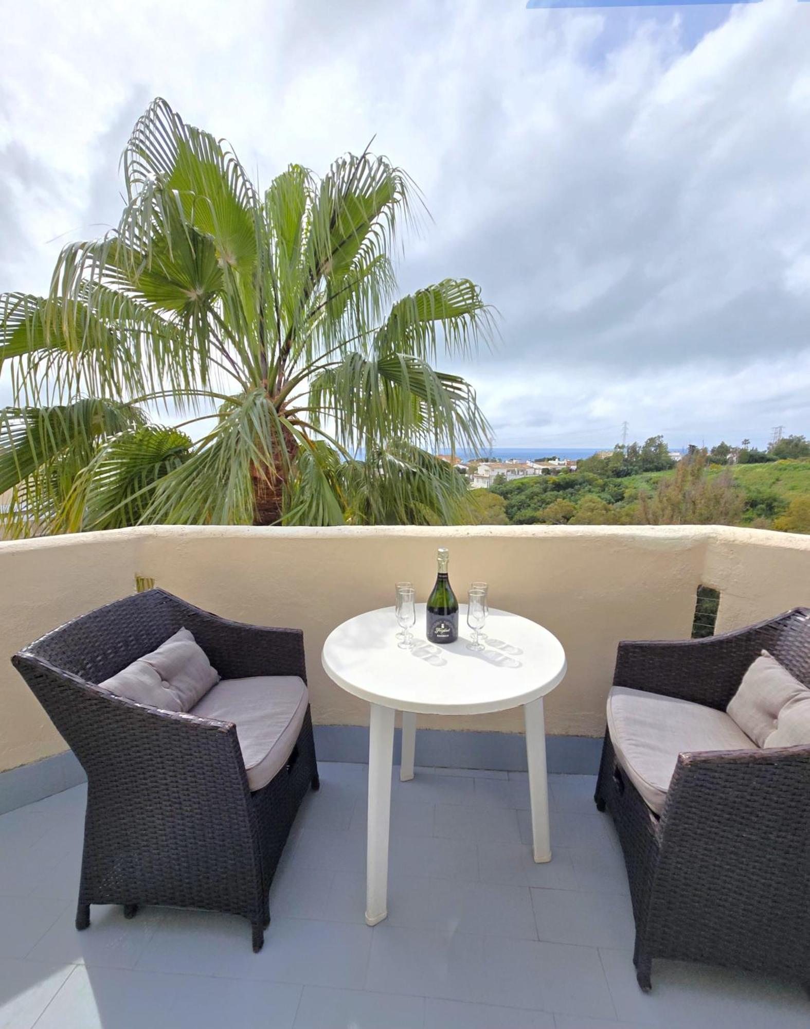 Sea View Apartment *